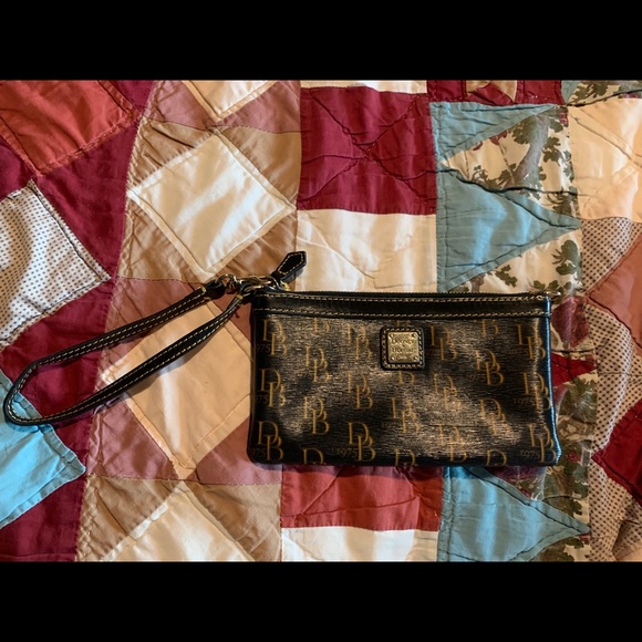 Dooney & Bourke Handbags - Dooney & bourke clutch large
